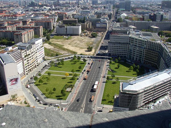 Blick zum neu erbauten  "Leipziger Platz"